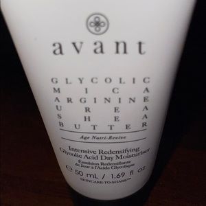 NWT avant- moisturizer